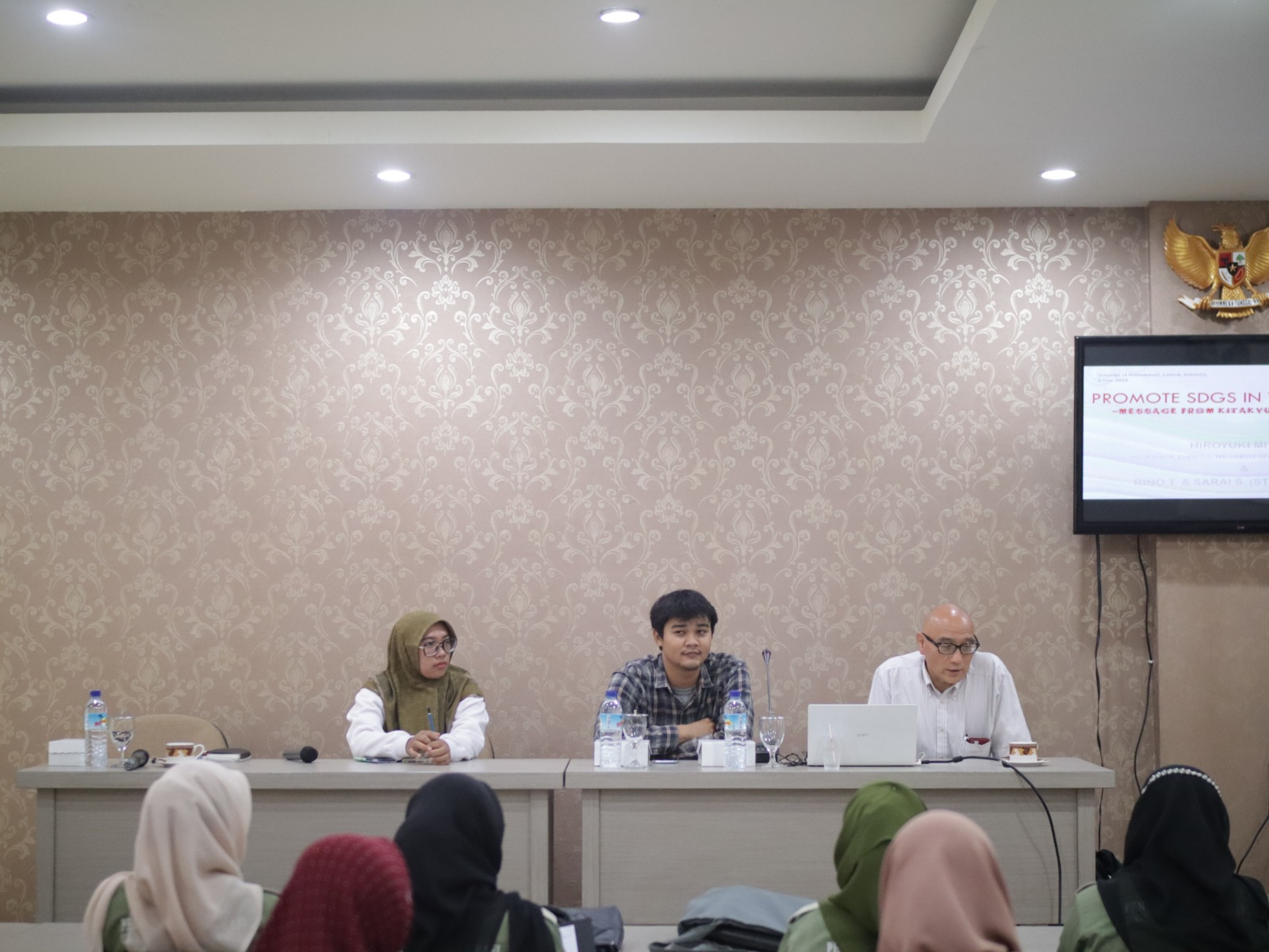 Penyampaian Materi Kuliah Umum Penyampaian Materi Kuliah Umum