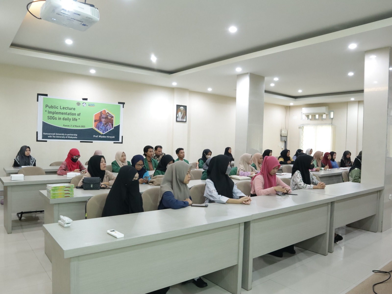 Peserta Kuliah Umum Pemateri Profesor Asal Jepang Peserta Kuliah Umum Pemateri Profesor Asal Jepang