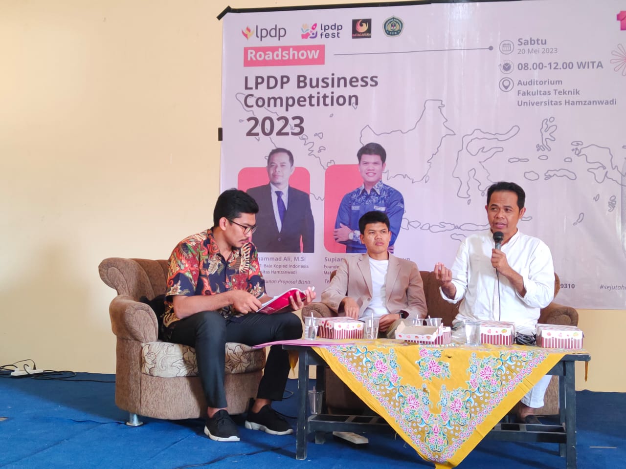 Sosialisasi entrepreneurship bagi mahasiswa, pelajar dan umum di Aula Fakultas Teknik Universitas Ha Sosialisasi entrepreneurship bagi mahasiswa, pelajar dan umum di Aula Fakultas Teknik Universitas Ha